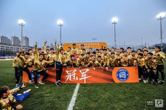 由于球队战绩不能令俱乐部和球迷感到满意，一些媒体认为哈维的帅位并不稳固，但西班牙六台记者JotaJordi在节目中说道：“哈维并不担心，他很冷静，不担心自己的帅位。